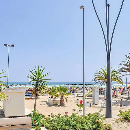 Apartamento Stunning In Roseto Degli Abruzzi